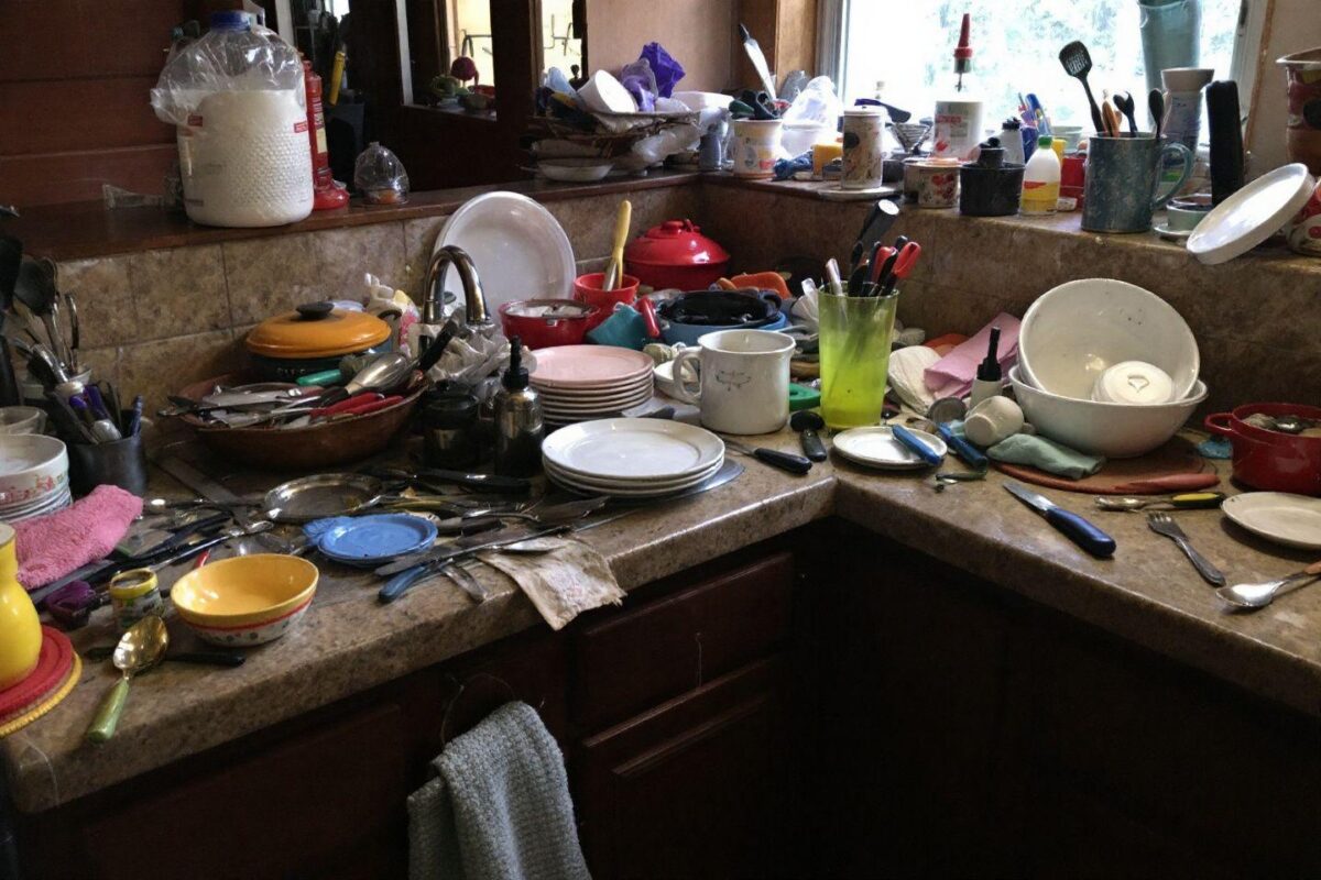 Évier bouché mais pas de bouchon : Que faire quand rien ne fonctionne ?