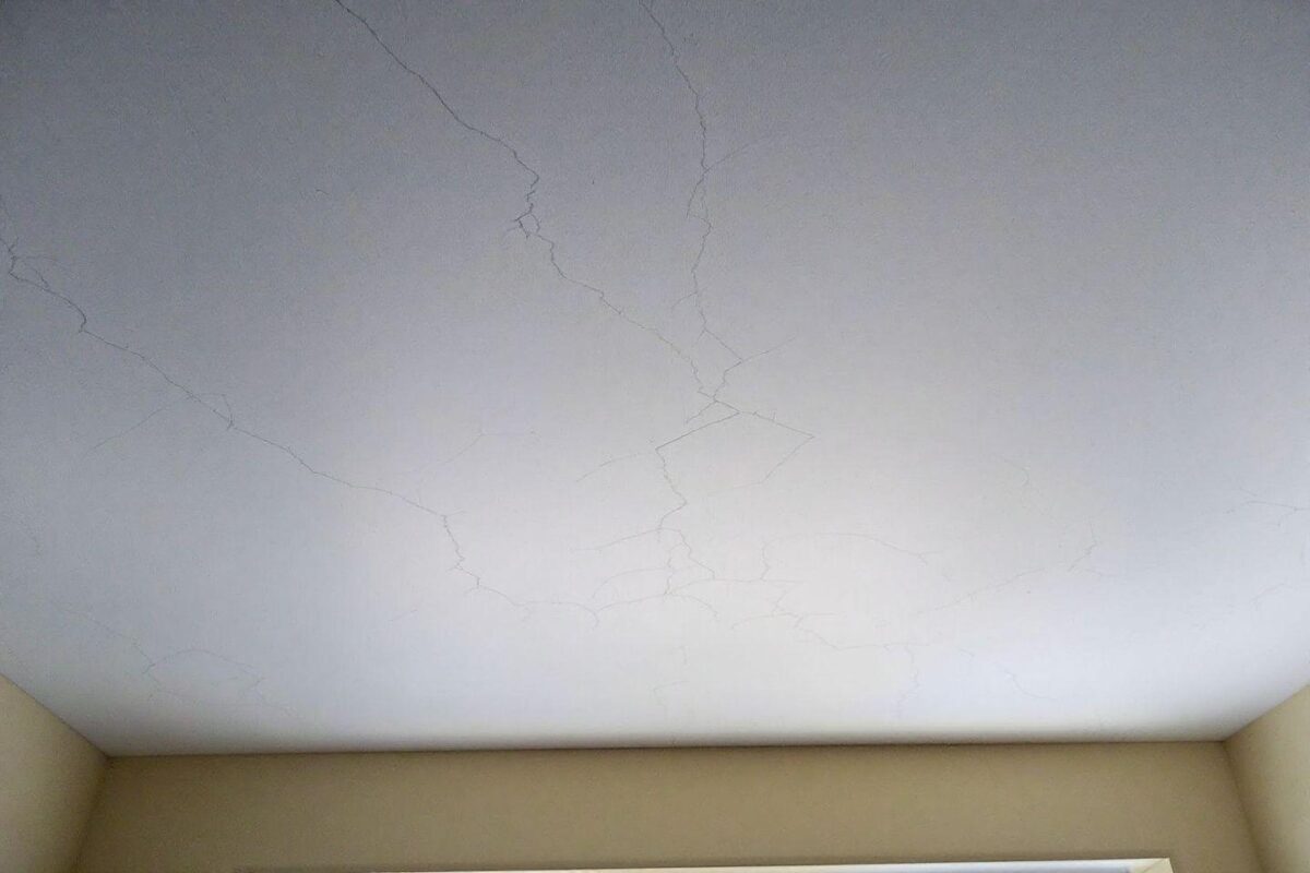 Peindre du béton extérieur : Erreurs à éviter pour une tenue longue durée